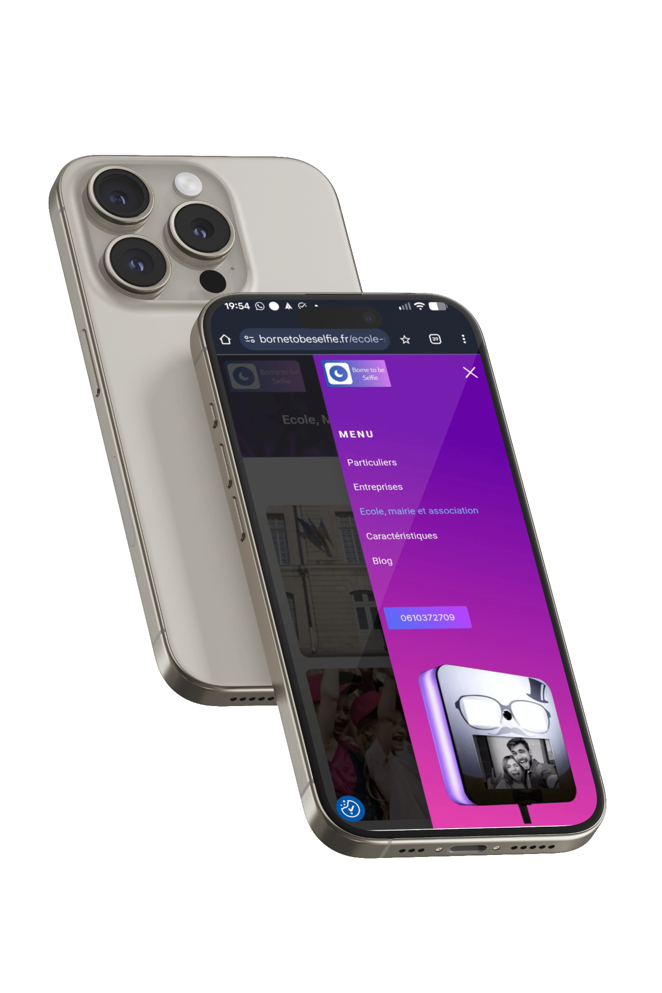 Deux smartphones affichant un site web interactif